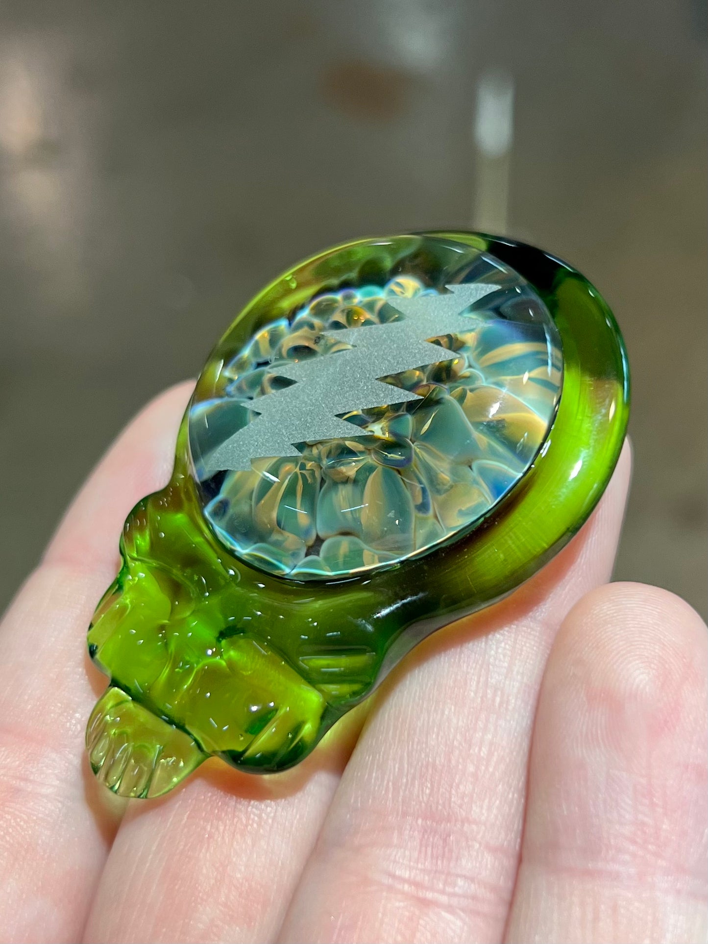 Stealie with Carved Bolt