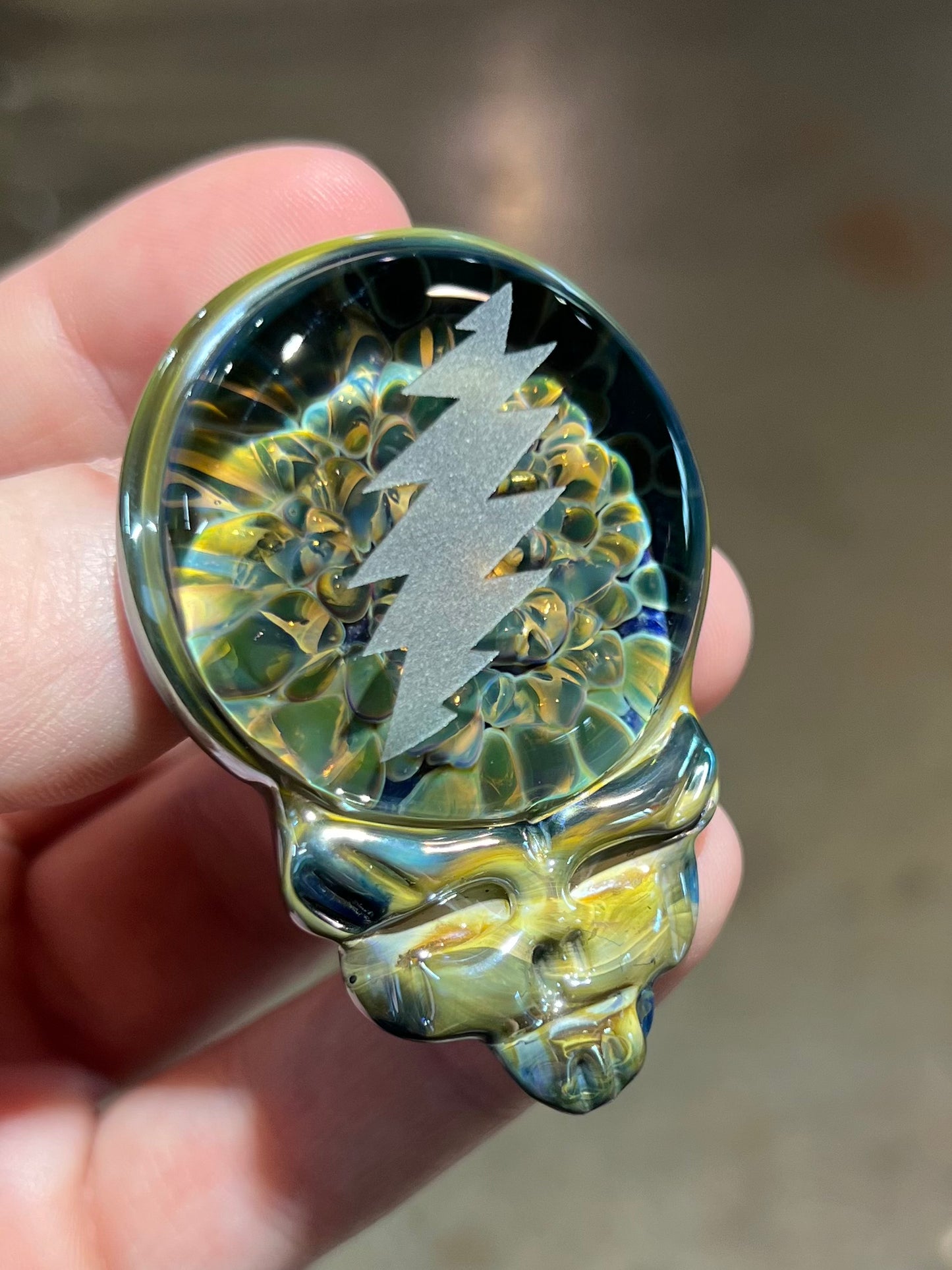 Stealie with Carved Bolt