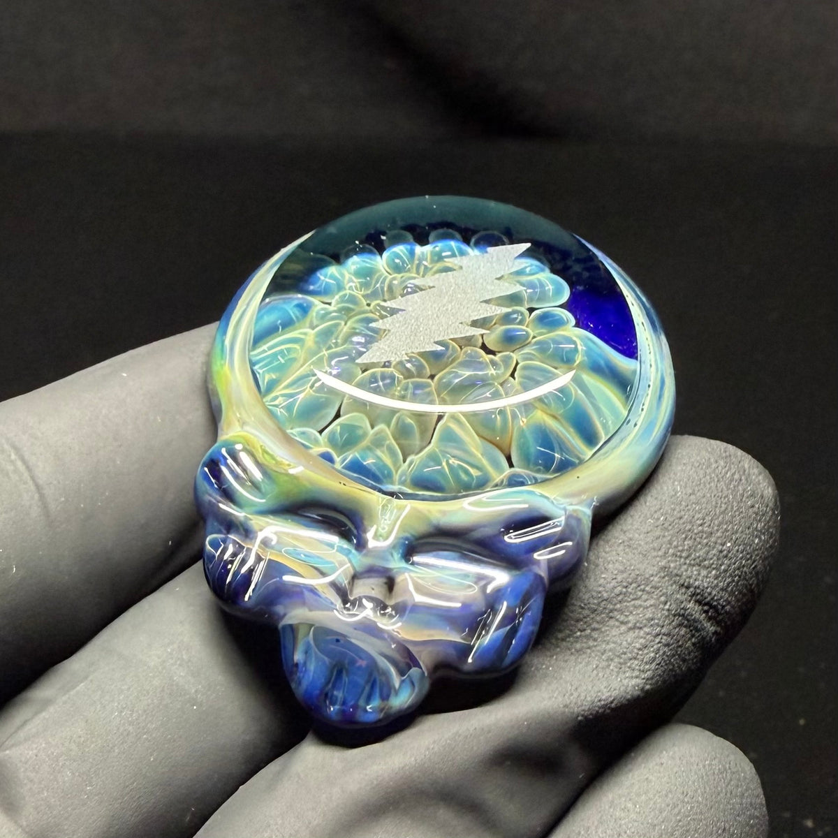 Stealie Pendant With 13 Point Bolt