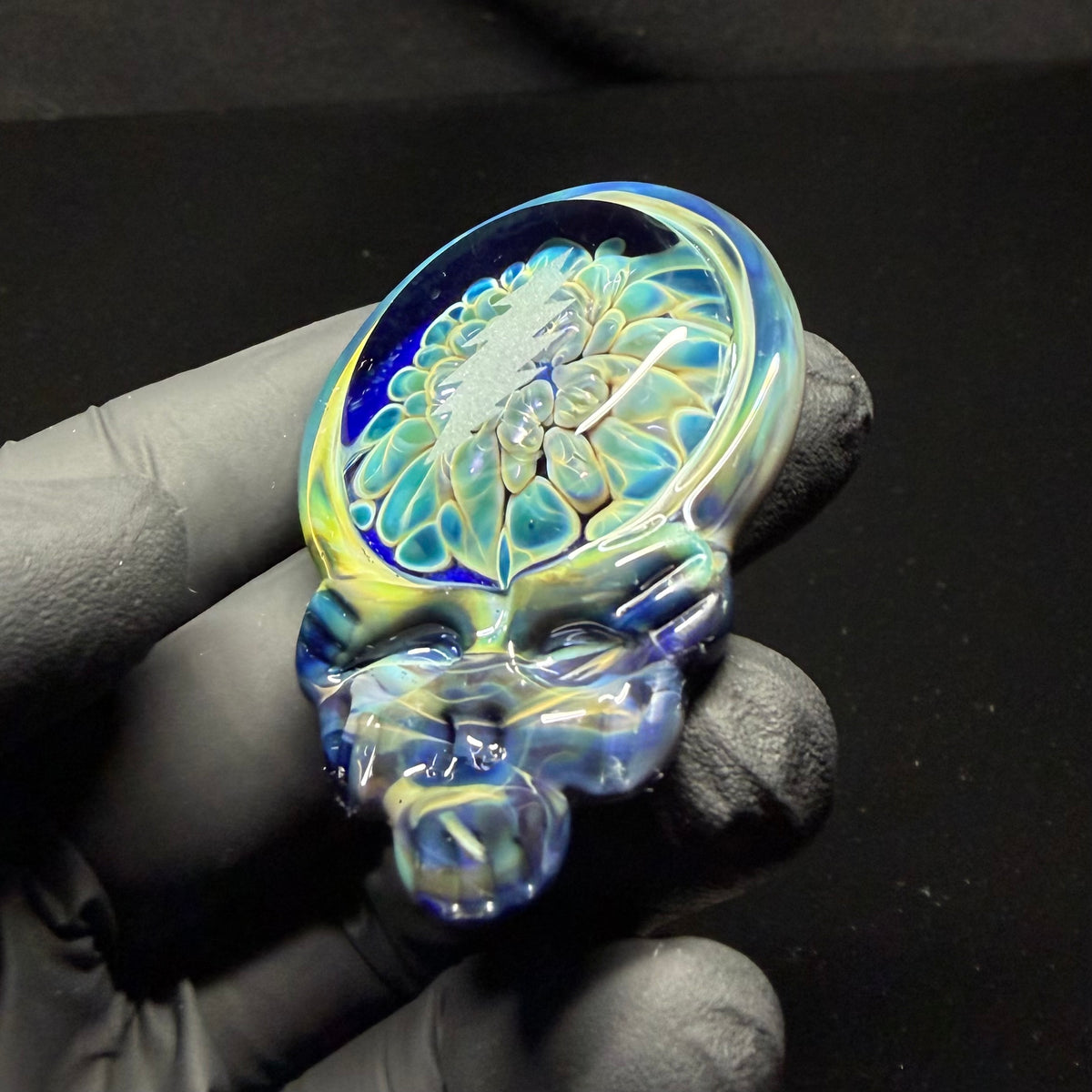 Stealie Pendant With 13 Point Bolt