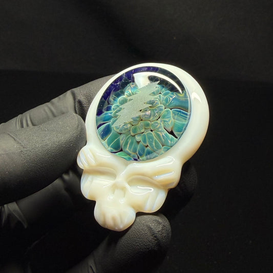 Stealie Pendant With 13 Point Bolt