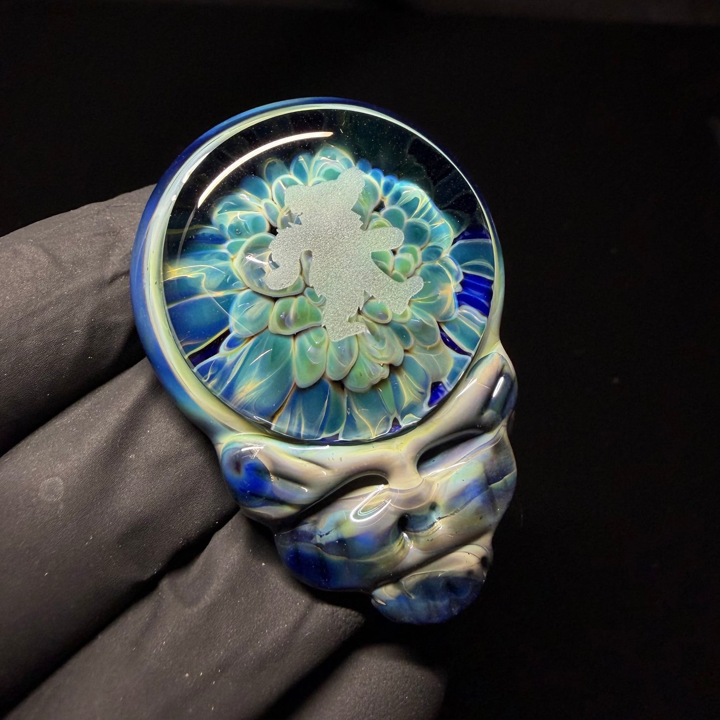 Stealie Pendant With Dancing Bear