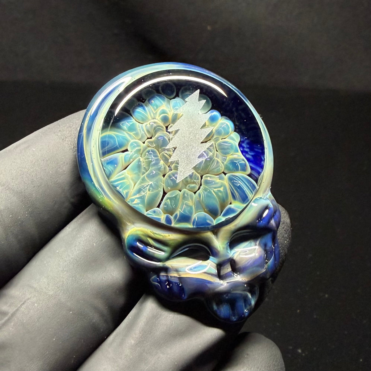 Stealie Pendant With 13 Point Bolt